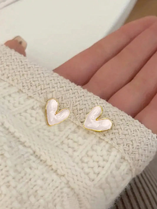 Shein - 1 Pair Vintage Asymmetrical Minimalist Heart-Shaped Stud Earrings - White