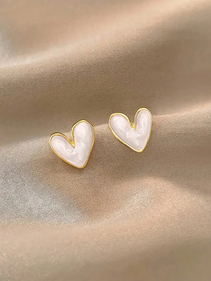 Shein - 1 Pair Vintage Asymmetrical Minimalist Heart-Shaped Stud Earrings - White