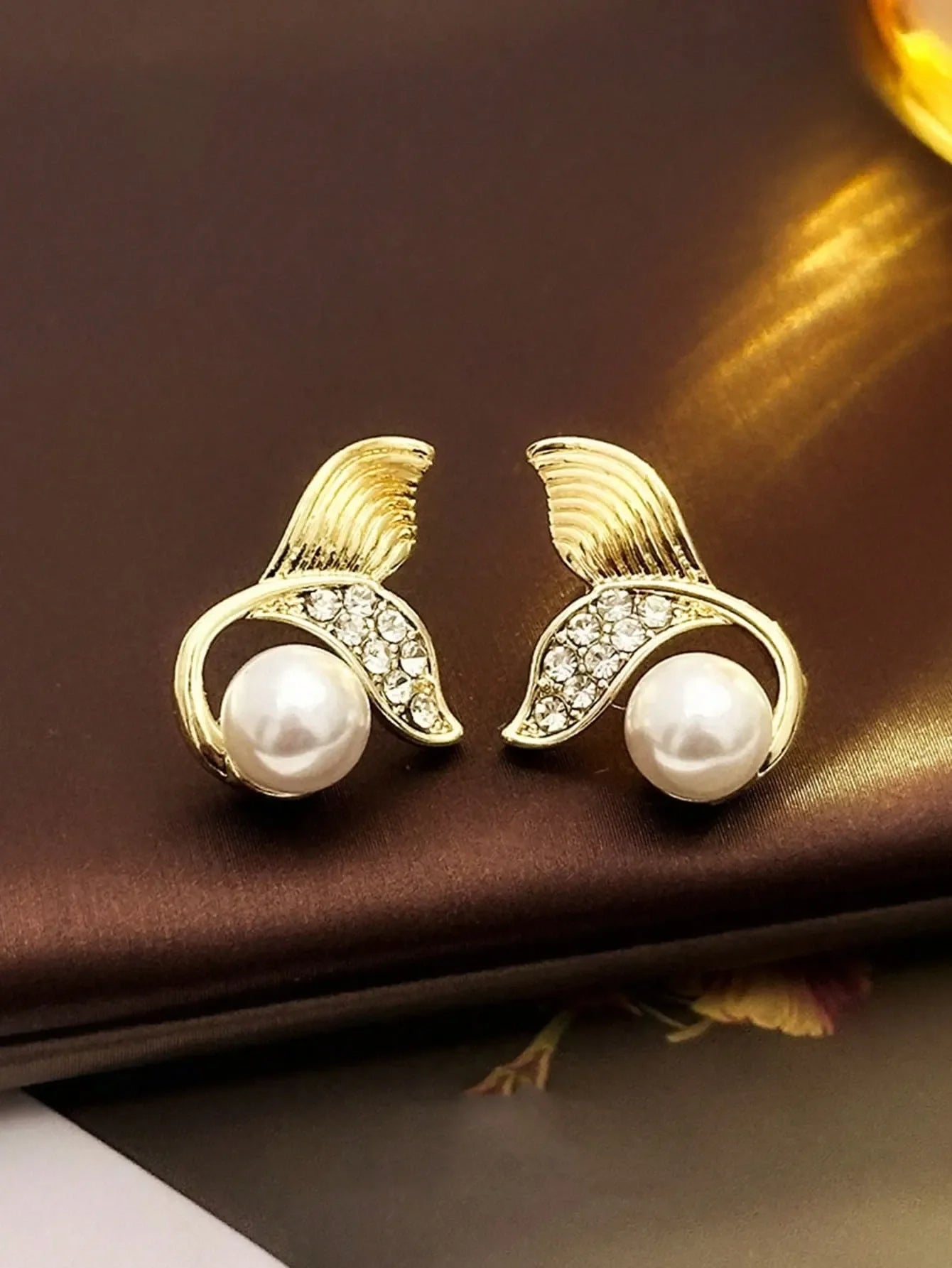 Shein - 6 Pairs Minimalist Petite Geometric, Faux Pearl, Criss-Cross, Rhinestone, Bow Shape Stud Earrings Set