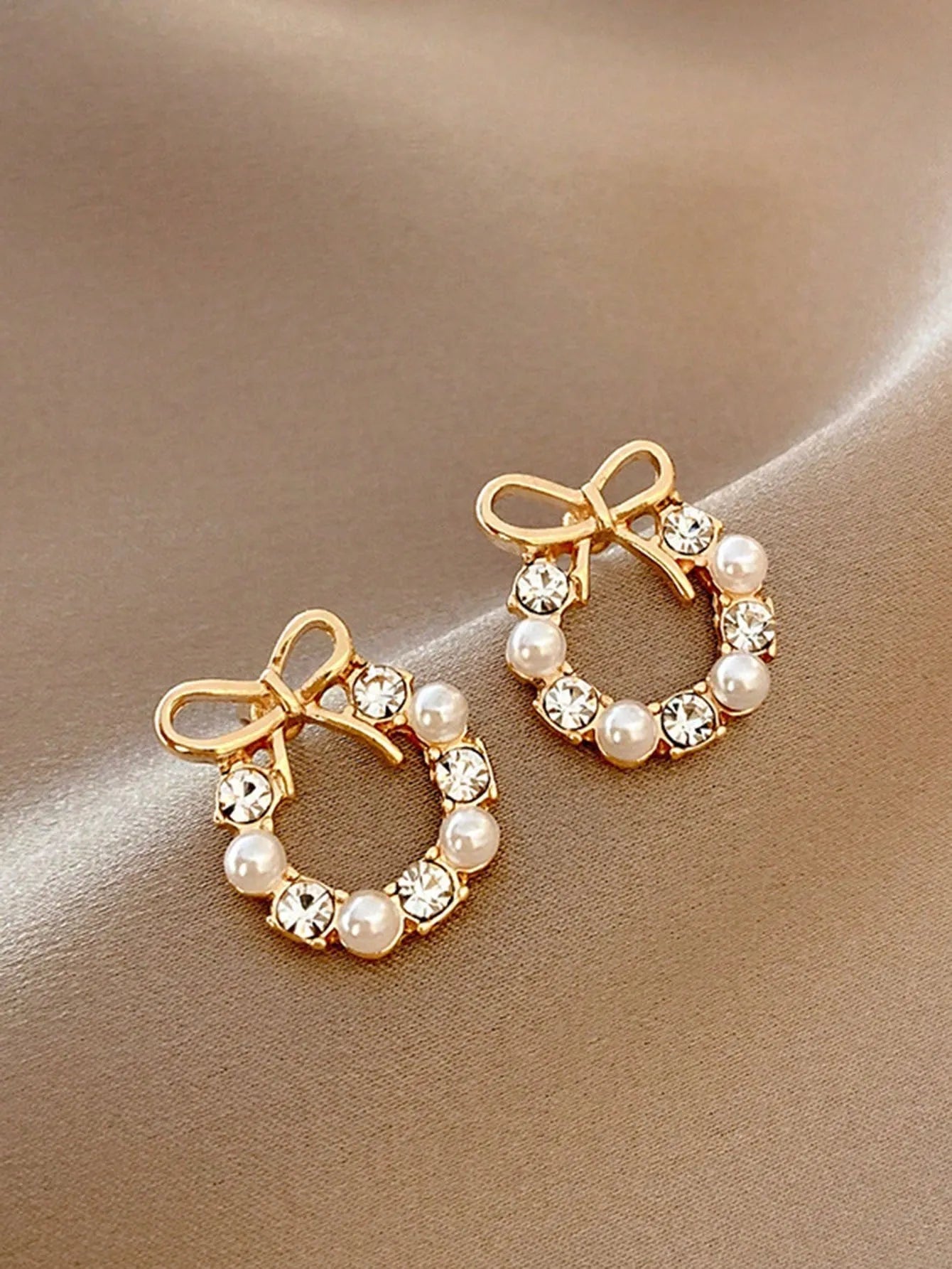 Shein - 6 Pairs Minimalist Petite Geometric, Faux Pearl, Criss-Cross, Rhinestone, Bow Shape Stud Earrings Set