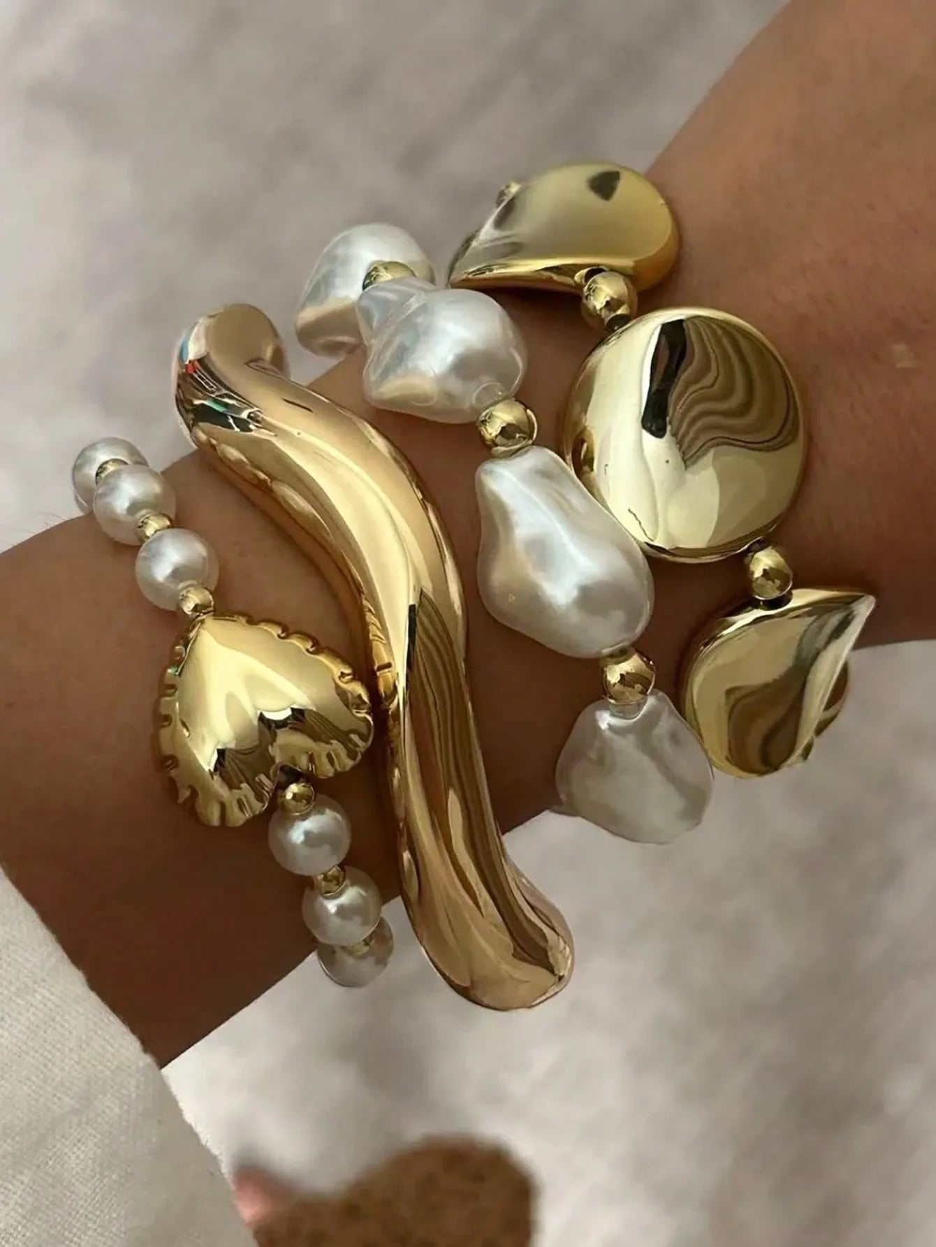 Shein - 4pcs/Set Vintage Elegant Casual Women's Summer Baroque Asymmetrical Pearl Beaded Bracelet And Sweet Heart Elastic Pearl Bracelet