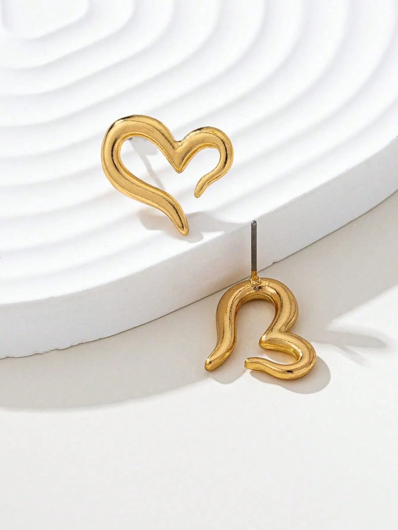 Shein - 1 Pair Minimalist Hollow Heart Stud Earrings, Asymmetrical 