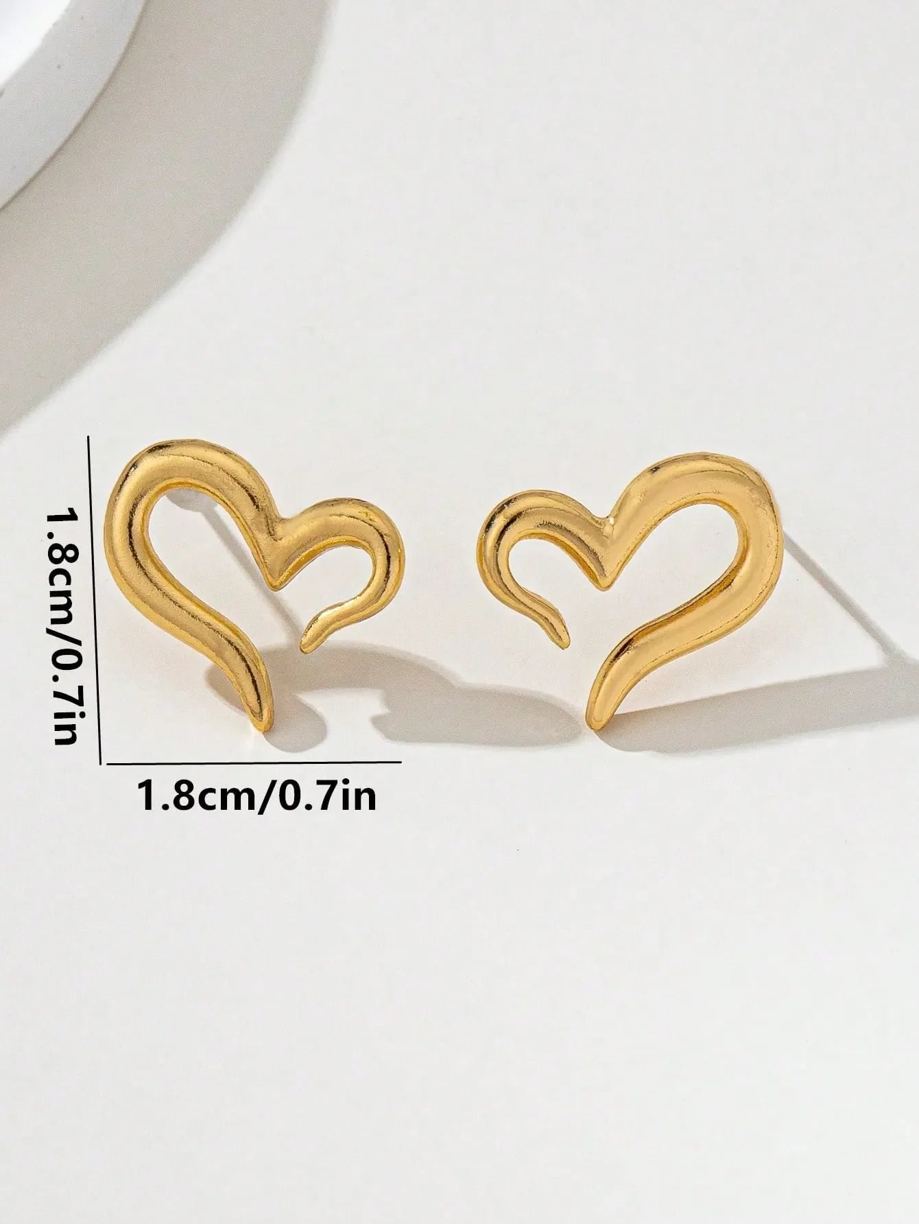 Shein - 1 Pair Minimalist Hollow Heart Stud Earrings, Asymmetrical 