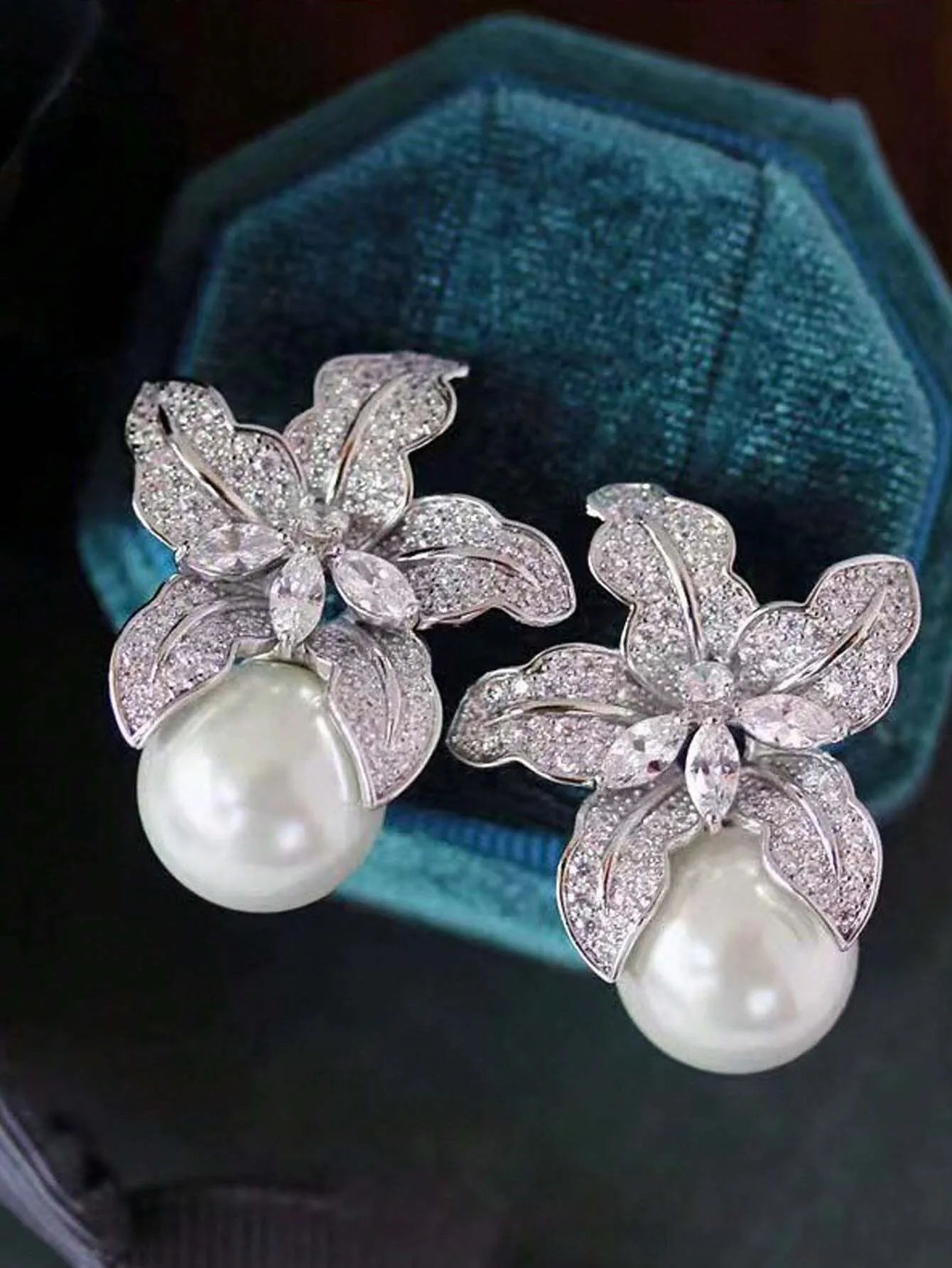 Shein - 1pair Women Elegant Floral Design Rhinestone Stud Earrings, All Seasons European & American Style Faux Pearl Earrings Suitable For Street Shooting, Parties And Work