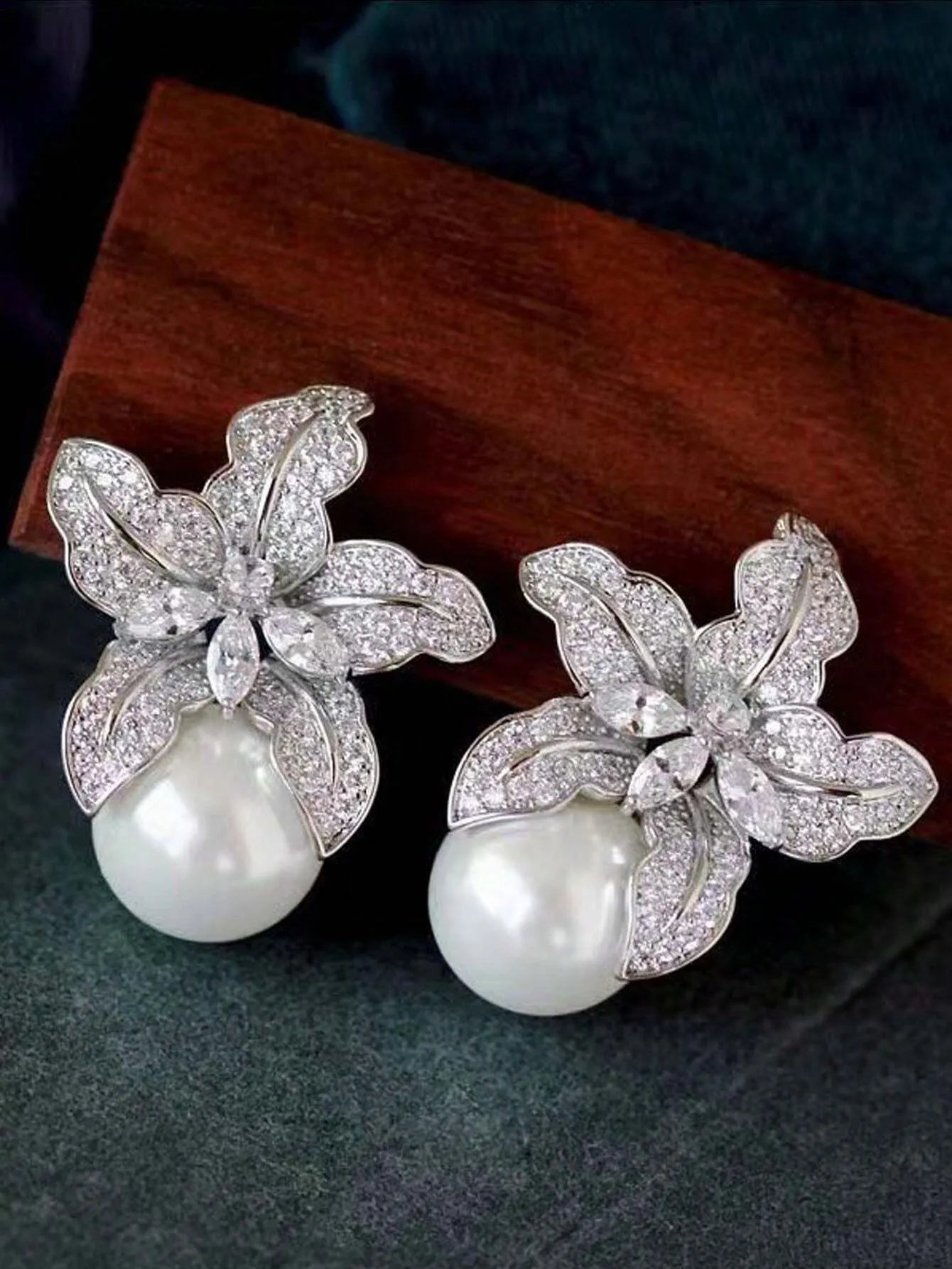 Shein - 1pair Women Elegant Floral Design Rhinestone Stud Earrings, All Seasons European & American Style Faux Pearl Earrings Suitable For Street Shooting, Parties And Work
