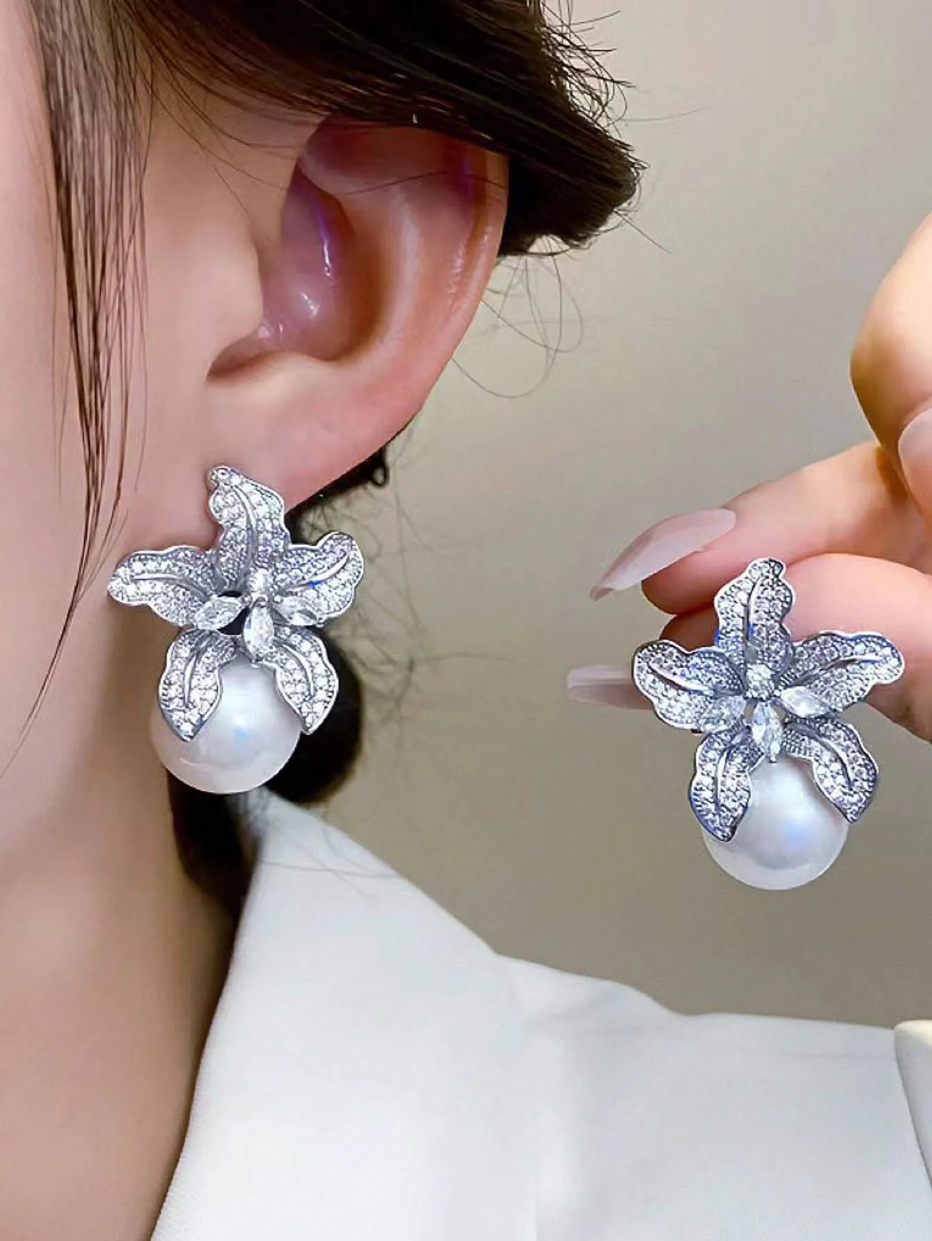 Shein - 1pair Women Elegant Floral Design Rhinestone Stud Earrings, All Seasons European & American Style Faux Pearl Earrings Suitable For Street Shooting, Parties And Work