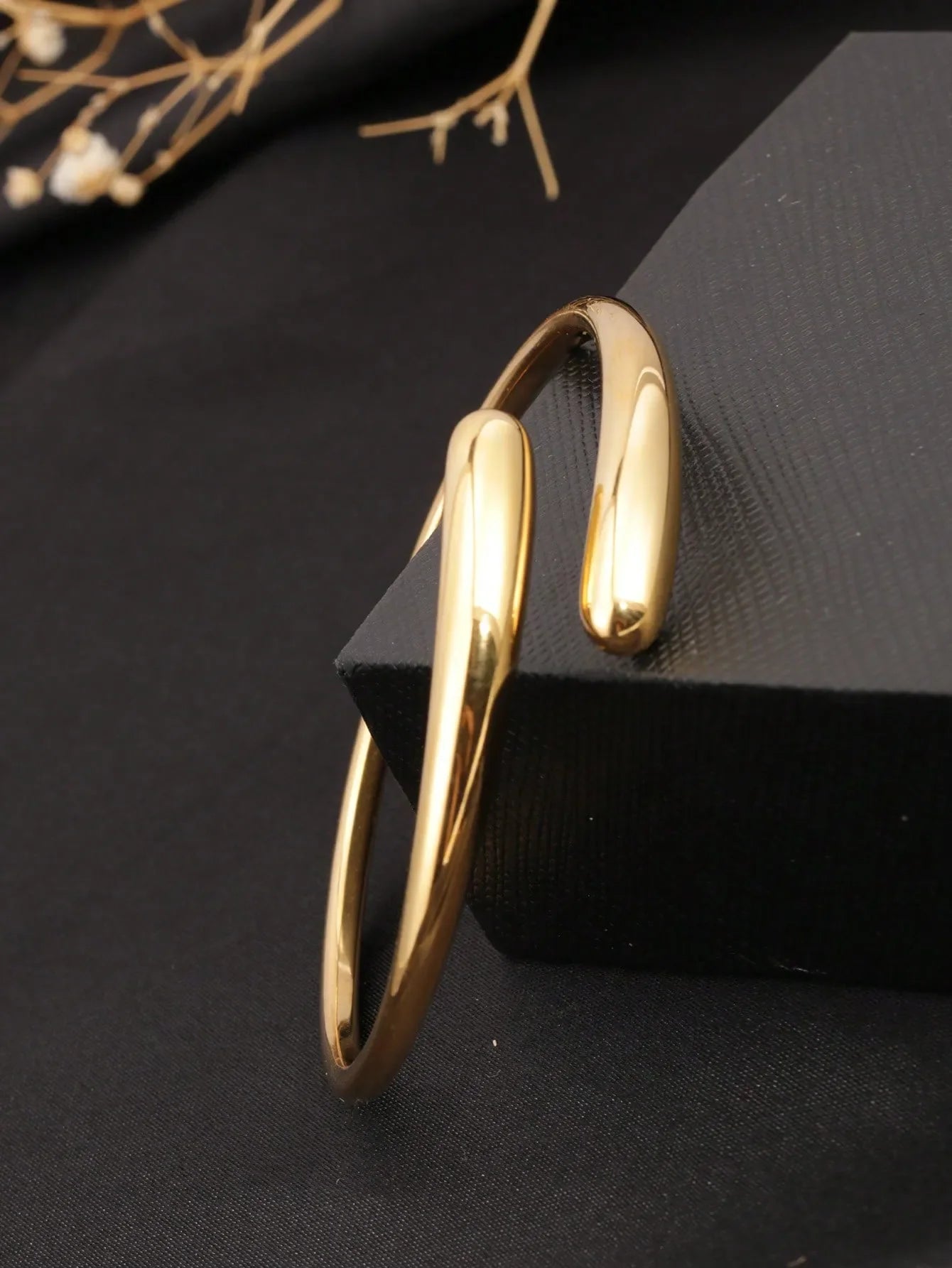 Shein - 1pc 18K Gold-Plated Stainless Steel Exaggerated Plain Smooth Water Drop Bangle Bracelet - Golden