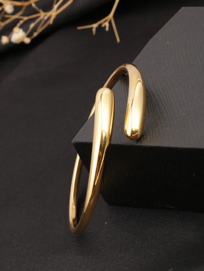 Shein - 1pc 18K Gold-Plated Stainless Steel Exaggerated Plain Smooth Water Drop Bangle Bracelet - Golden