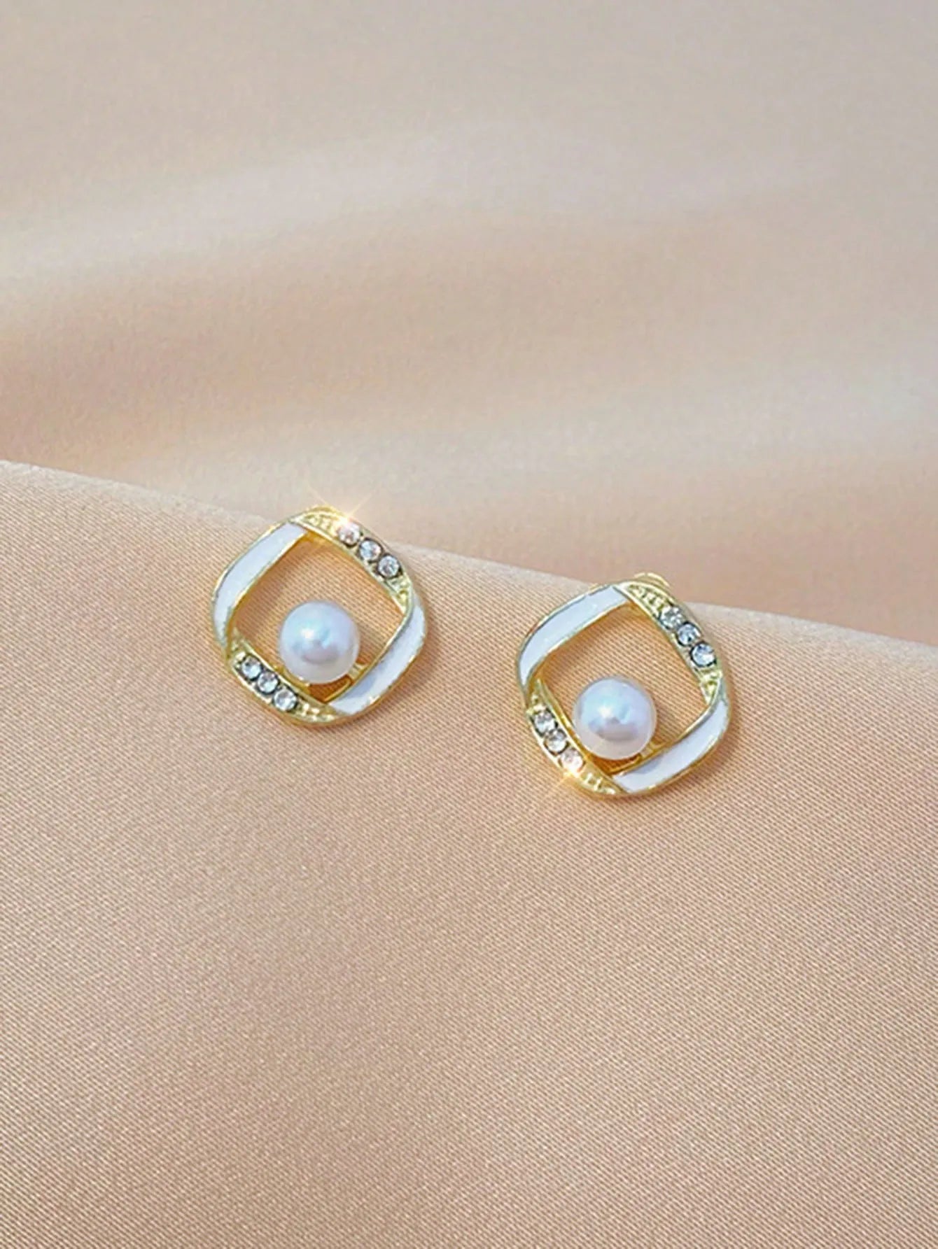Shein - 8pcs Vintage Minimalist Chic Petite Smooth Pearl Geometric Star Round Triangle Stud Earrings Set