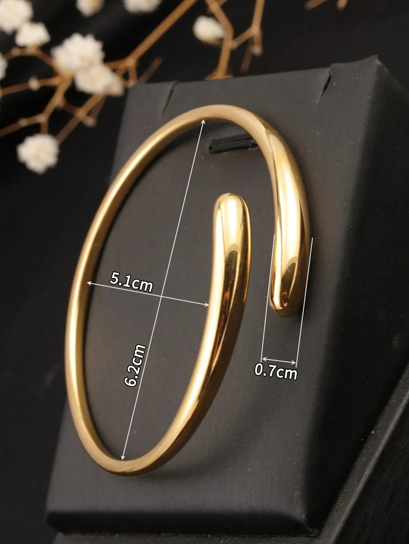 Shein - 1pc 18K Gold-Plated Stainless Steel Exaggerated Plain Smooth Water Drop Bangle Bracelet - Golden