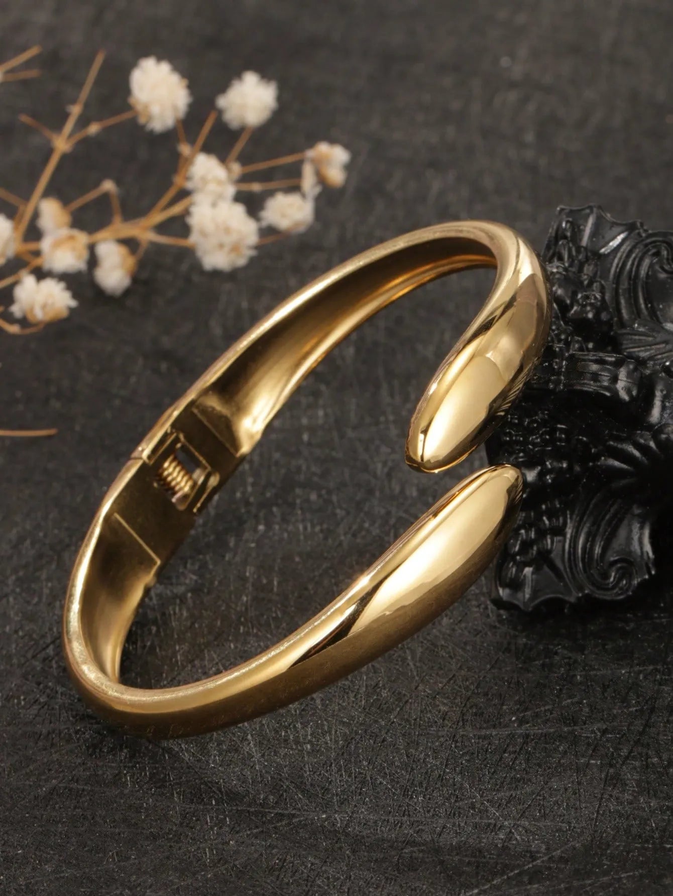 Shein - 1pc 18K Gold-Plated Stainless Steel Exaggerated Plain Smooth Water Drop Bangle Bracelet - Golden