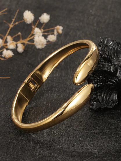 Shein - 1pc 18K Gold-Plated Stainless Steel Exaggerated Plain Smooth Water Drop Bangle Bracelet - Golden
