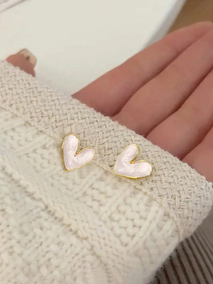 Shein - 1 Pair Vintage Asymmetrical Minimalist Heart-Shaped Stud Earrings - White