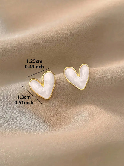 Shein - 1 Pair Vintage Asymmetrical Minimalist Heart-Shaped Stud Earrings - White